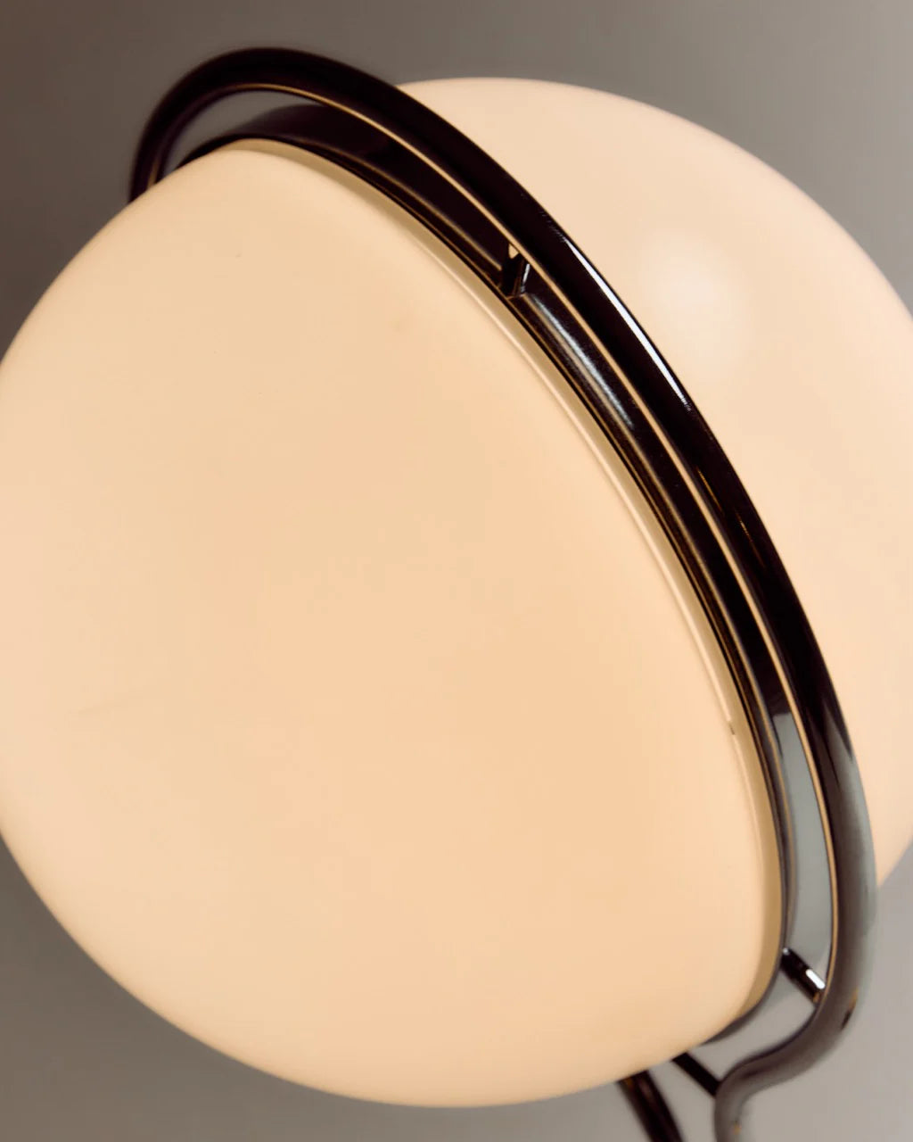 POJEDYNCZA LAMPA PODŁOGOWA "ORBY"